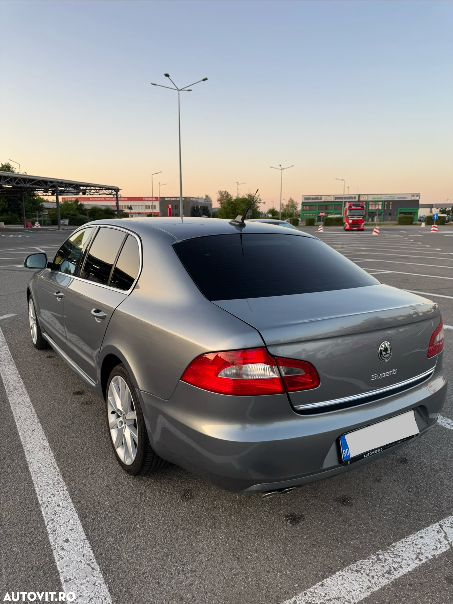 Skoda Superb 2.0 TDI DSG L&K - 11