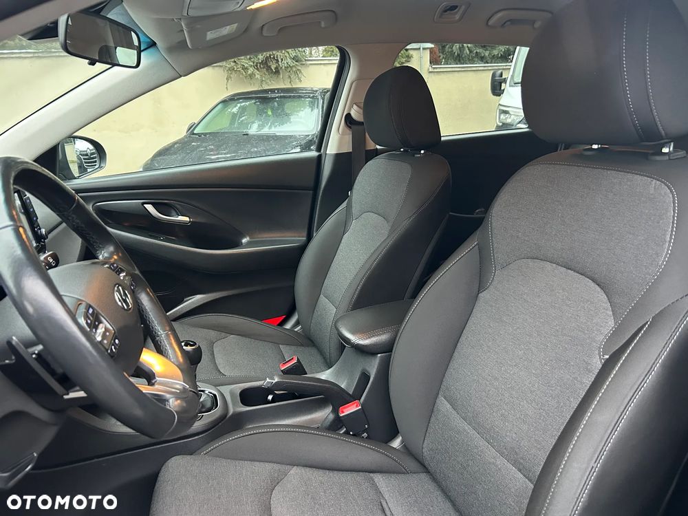 Hyundai i30 1.6 D Comfort DCT - 10