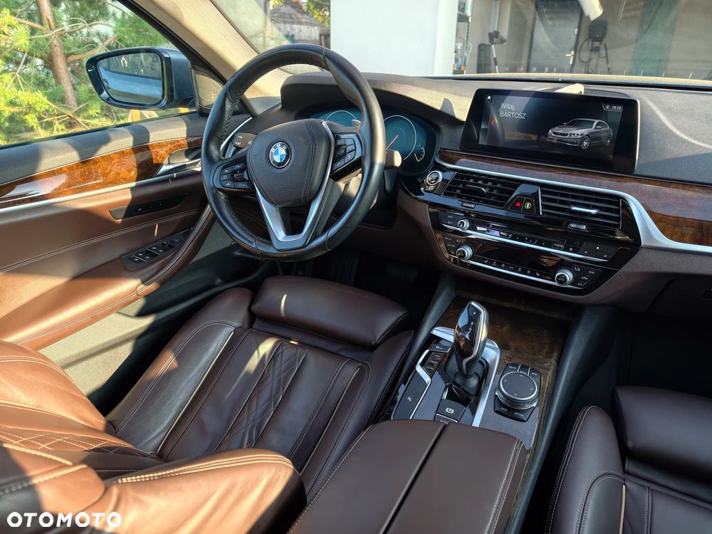 BMW Seria 5 530i GPF xDrive Sport Line sport - 14