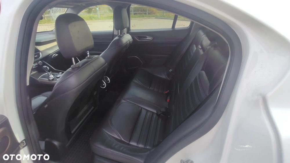 Alfa Romeo Giulia 2.0 Turbo 16V AT8-Q4 Tributo Italiano - 7