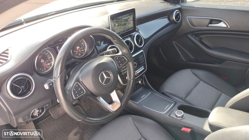 Mercedes-Benz CLA 200 d Shooting Brake AMG Line Aut. - 12