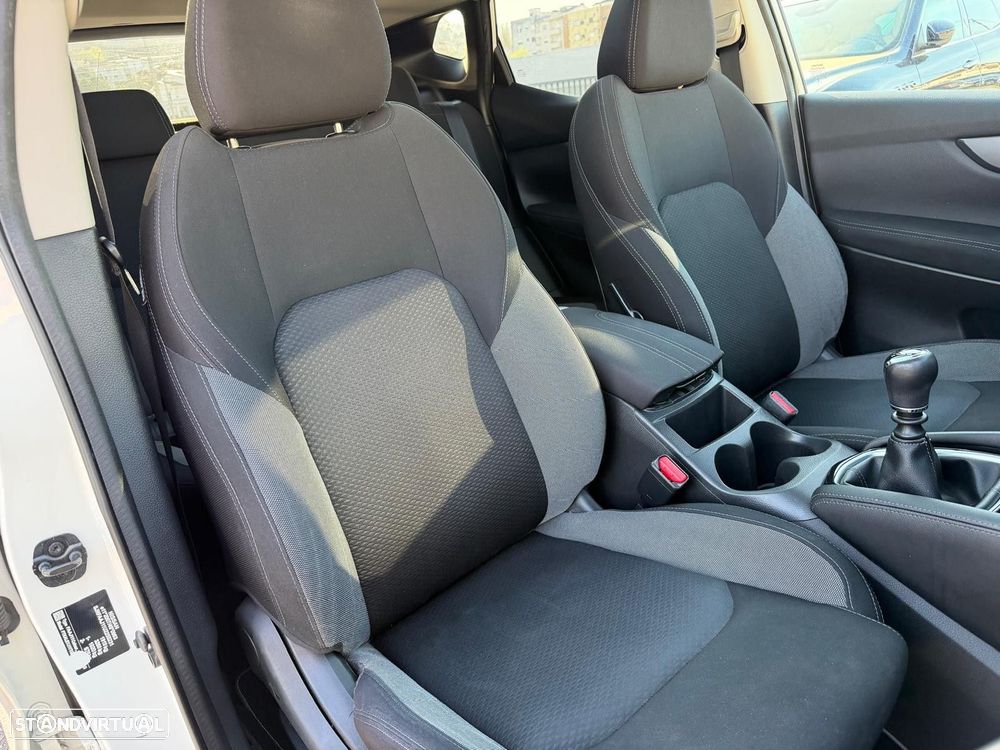 Nissan Qashqai 1.5 dCi N-Connecta 18 - 17