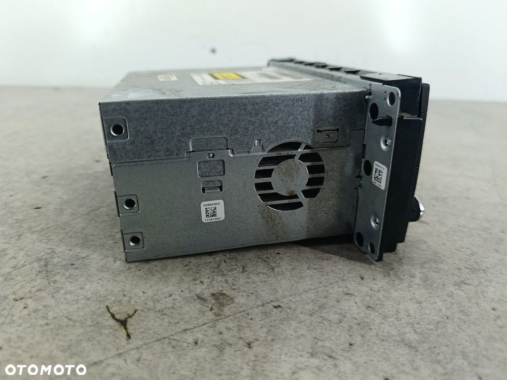 RADIO FABRYCZNE DODGE GRAND CARAVAN P05064245AK SIRIUS  6825/6826 - 9