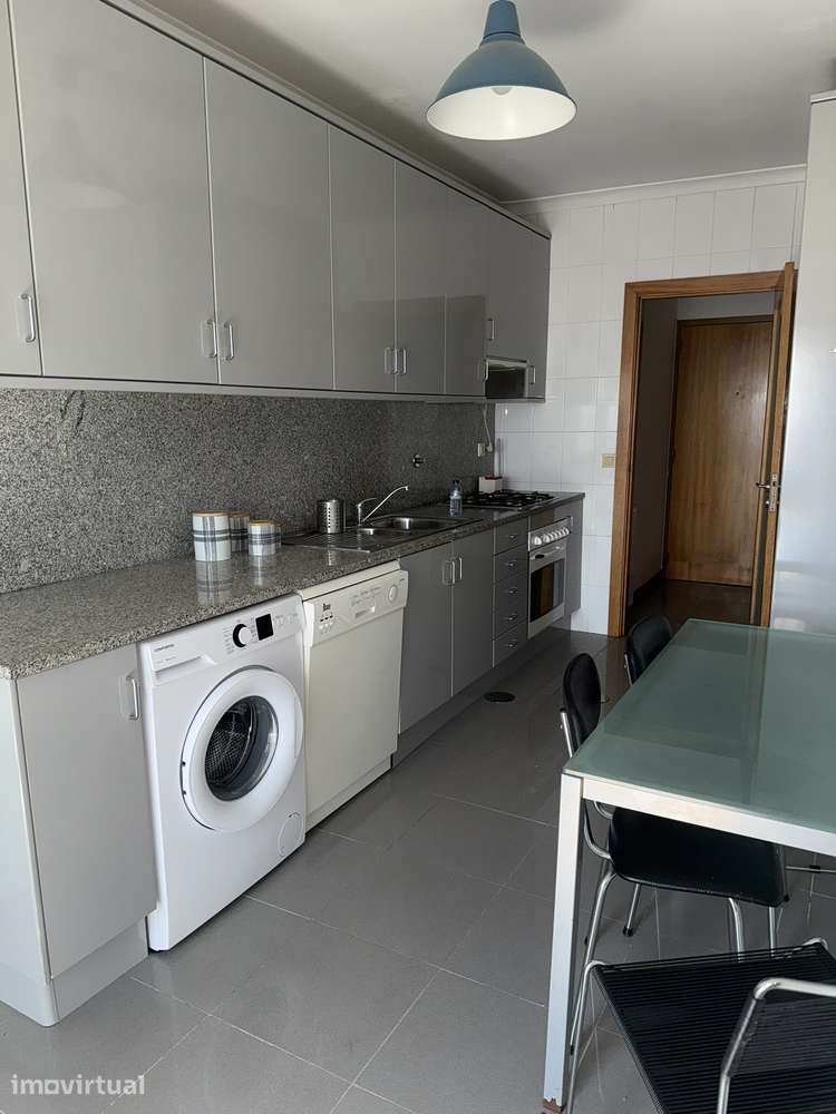 Apartamento T2 com garagem, Mobilado, à Rua Constituição, Porto - Grande imagem: 5/13