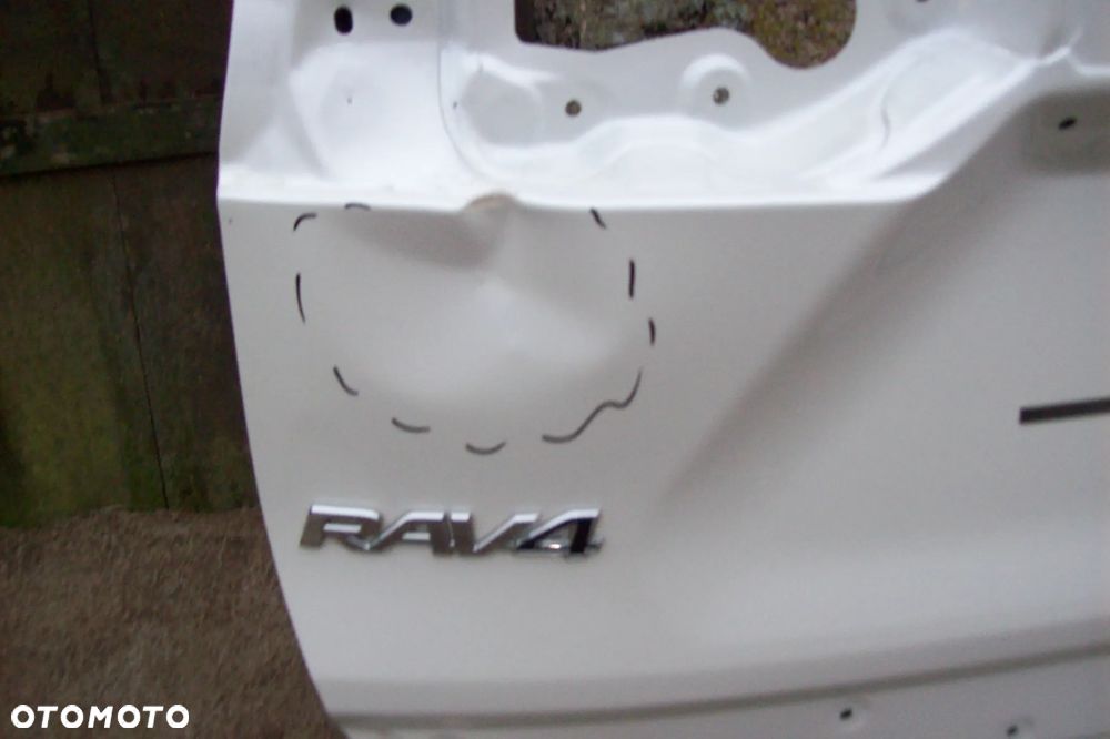 tylna klapa toyota rav 4 v - 2