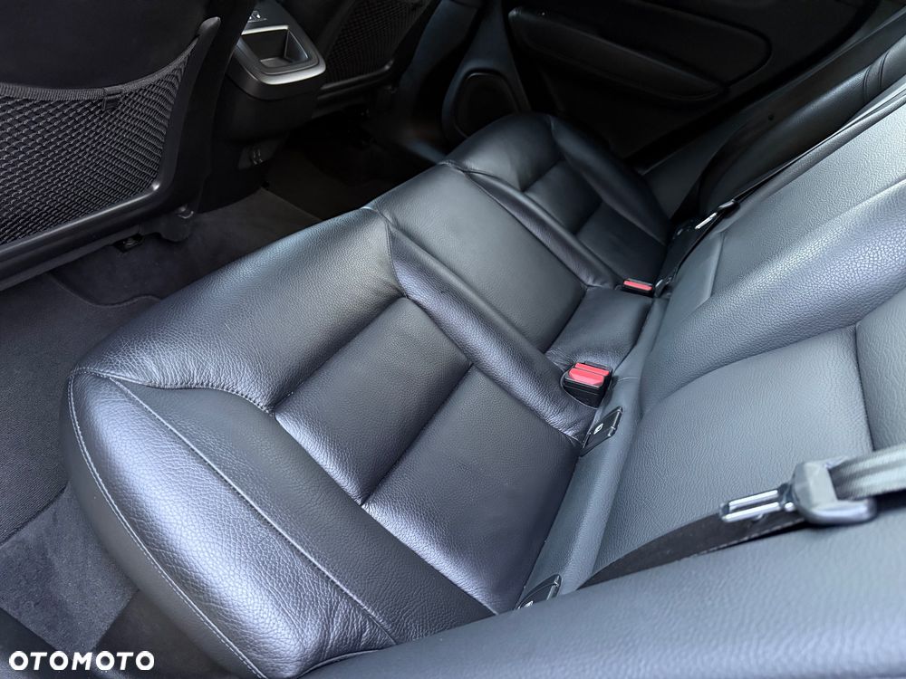 Volvo XC 60 B4 D Plus Dark - 41