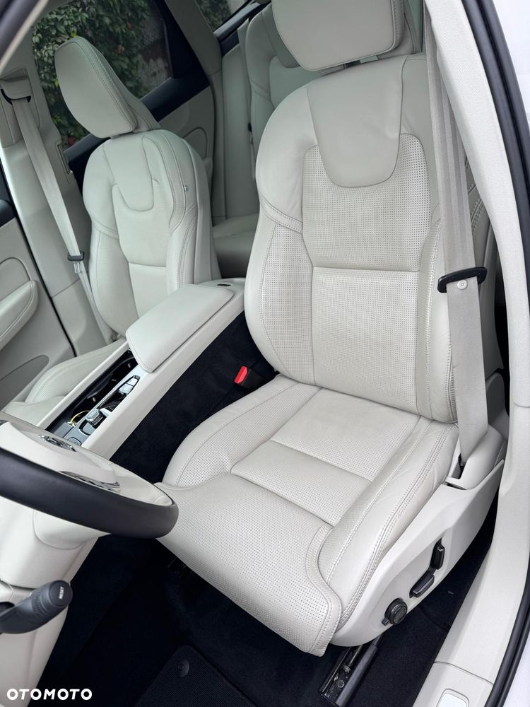 Volvo XC 60 T6 AWD Plug-In Hybrid R-Design - 18