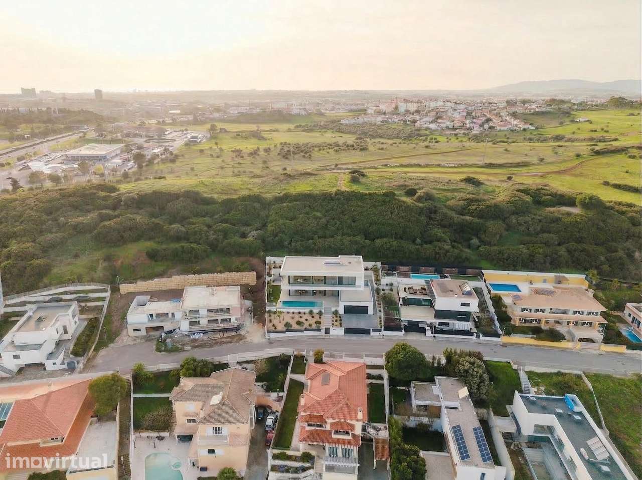Terreno Urbano com 870 m2 na Quinta da Moura em Oeiras - Grande imagem: 3/17