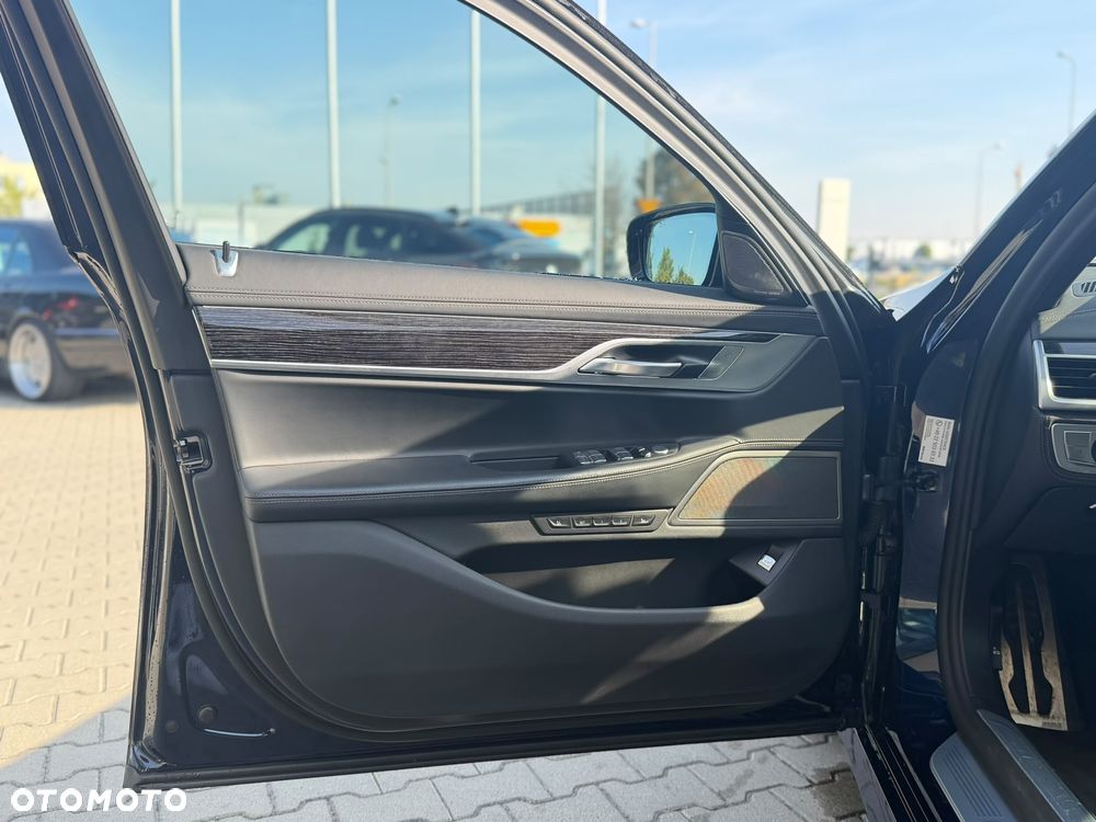 BMW Seria 7 750i xDrive sport - 15