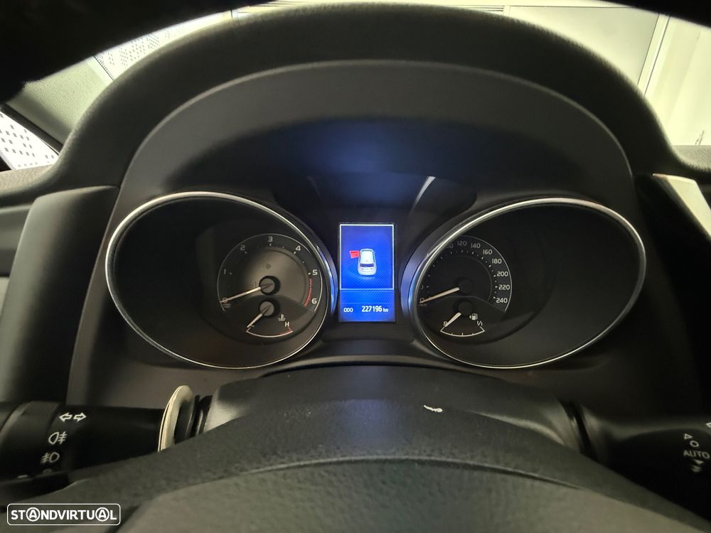 Toyota Auris 1.4 D-4D Com. +P.Techno+P.Sport - 7