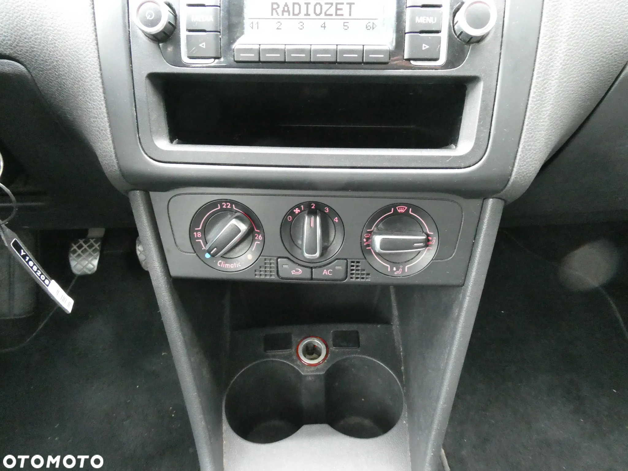 Volkswagen Polo 1.4 16V Comfortline - 24