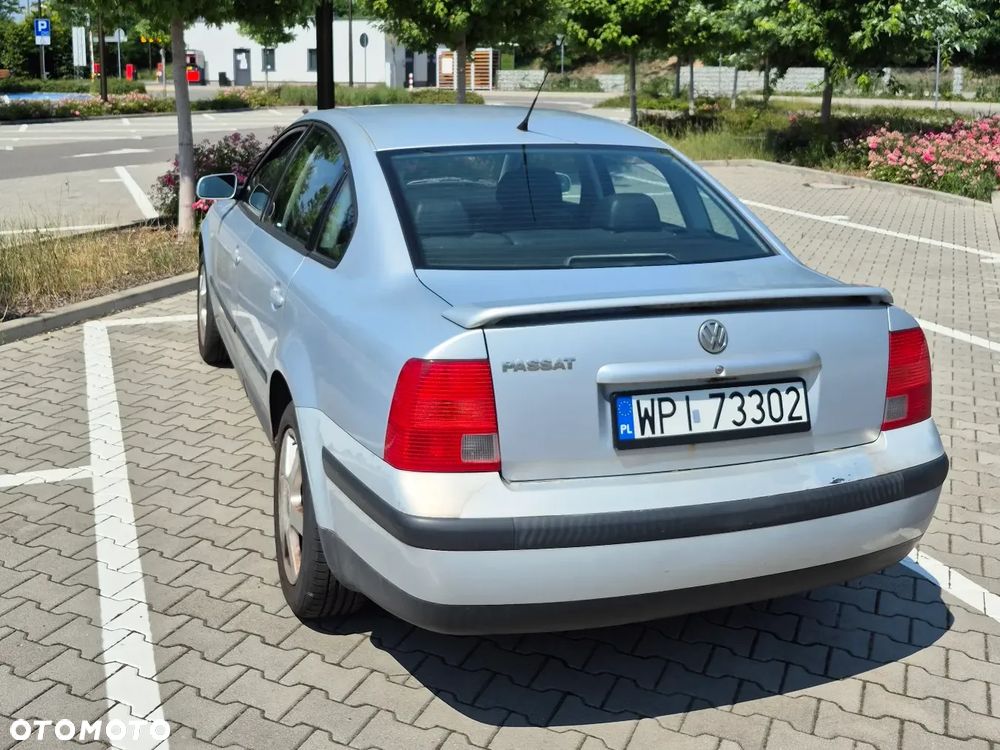Volkswagen Passat 1.6 Comfortline - 10
