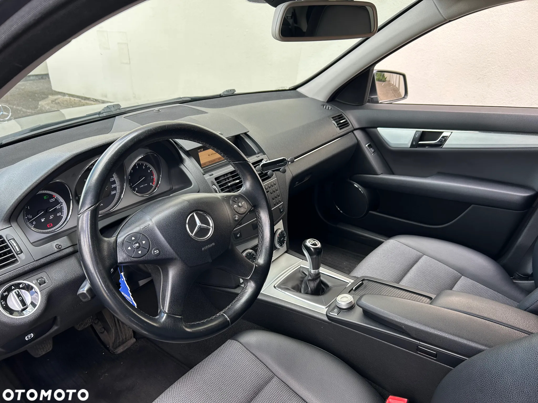 Mercedes-Benz Klasa C 180 CGI BlueEFFICIENCY Avantgarde - 8