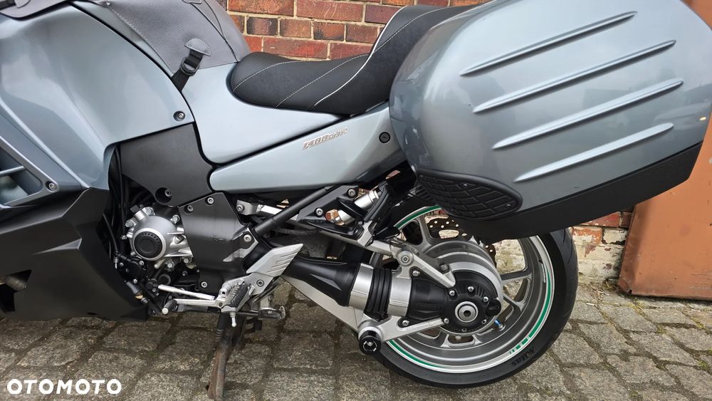 Kawasaki GTR - 8