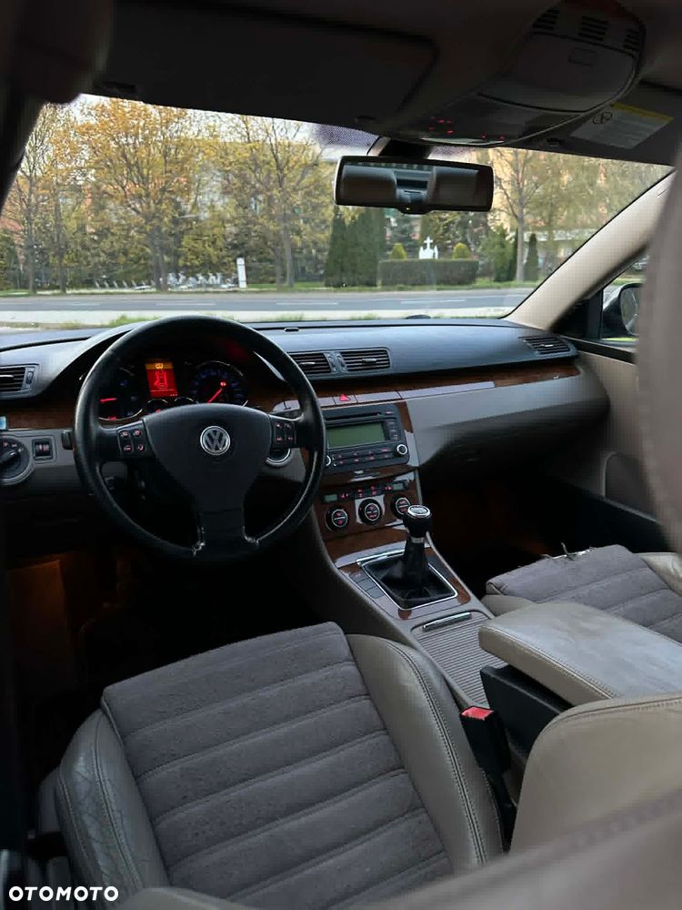 Volkswagen Passat 2.0 TDI Comfortline - 16