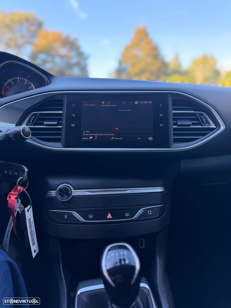 Peugeot 308 SW 1.2 PureTech Style - 12