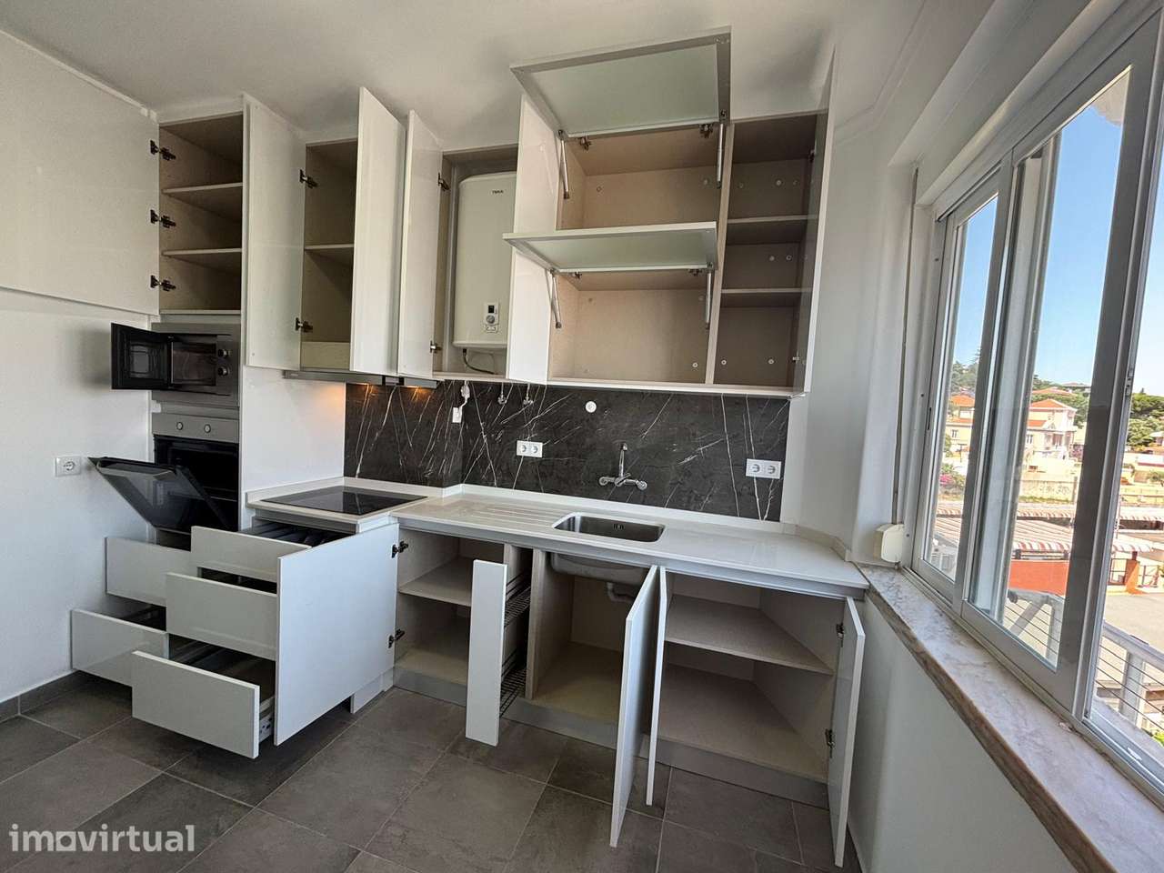 Apartamento T3 totalmente renovado e com vista mar em Paço de Arcos - Grande imagem: 3/13