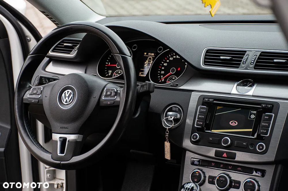 Volkswagen Passat 2.0 Blue TDI SCR Highline - 18