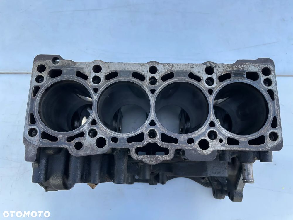 GOŁY BLOK DÓŁ SILNIKA VW TOURAN I GOLF V AUDI A3 2.0 TDI 140KM BKD 038103021CJ - 1