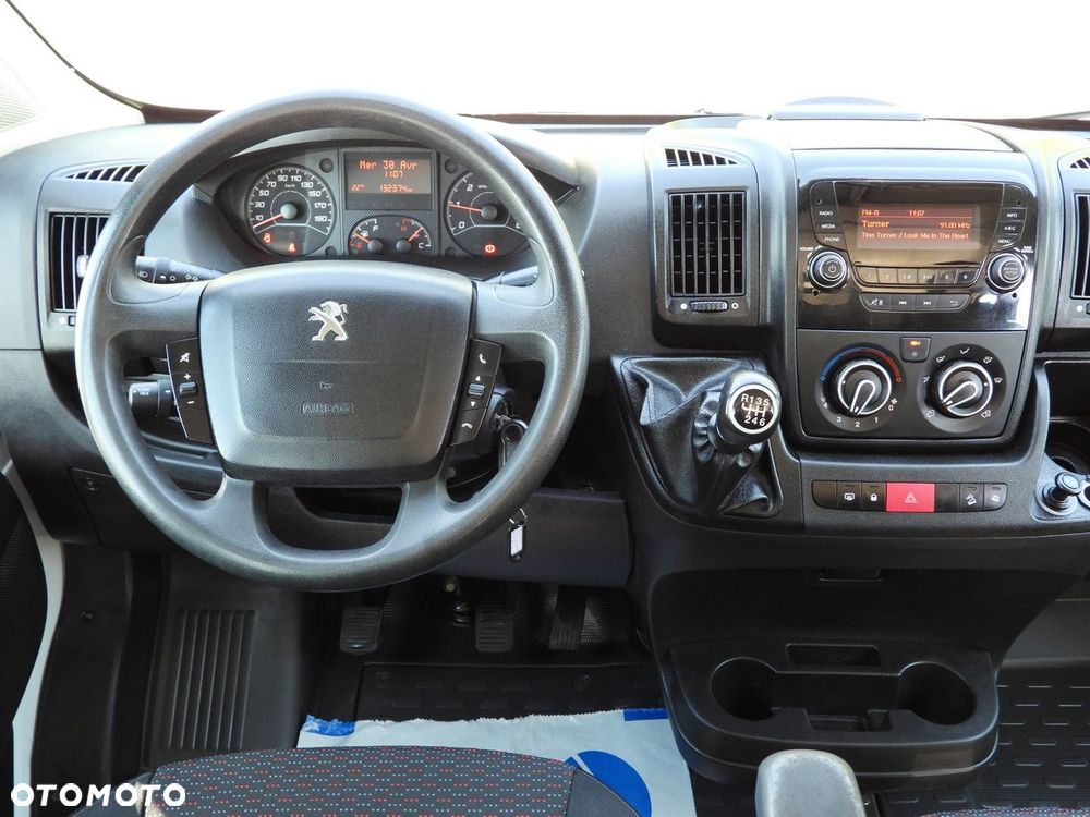 Peugeot BOXER  WYWROTKA PODWÓJNA KABINA DOKA 7 MIEJSC TEMPOMAT KLIMATYZACJA  140KM - 30