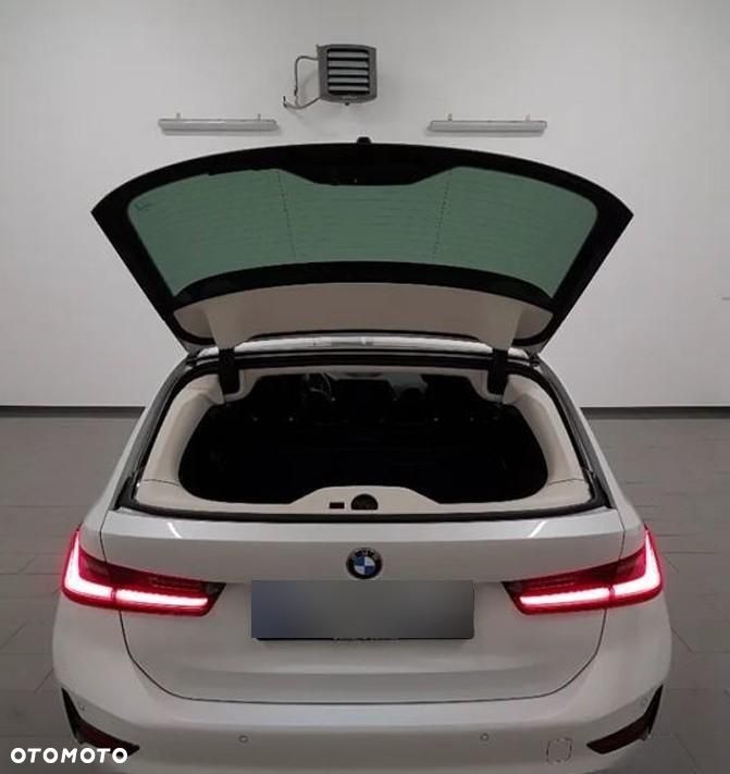 BMW Seria 3 320d Luxury Line - 16