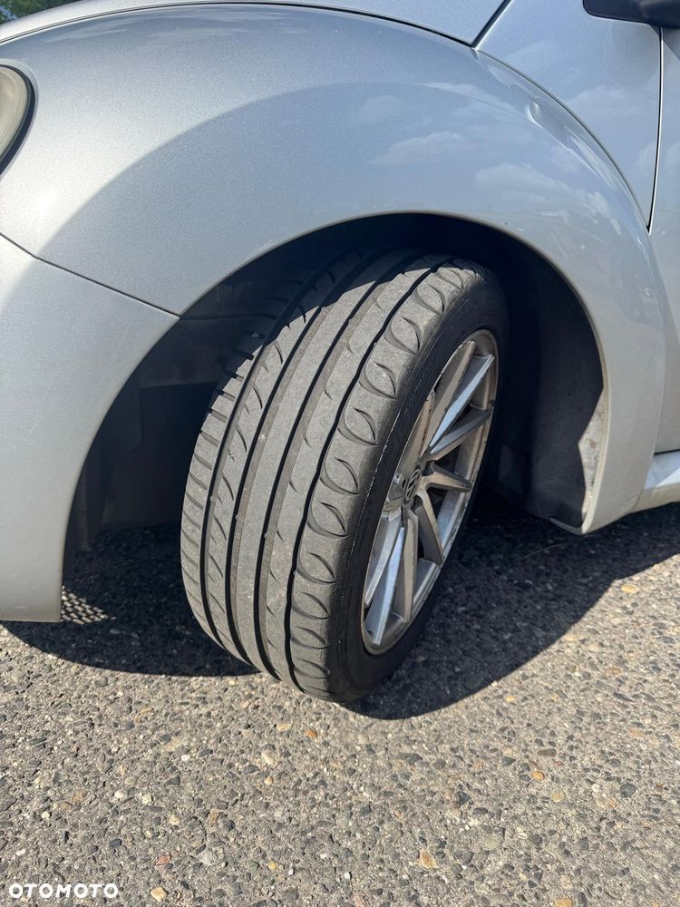 Volkswagen New Beetle - 7