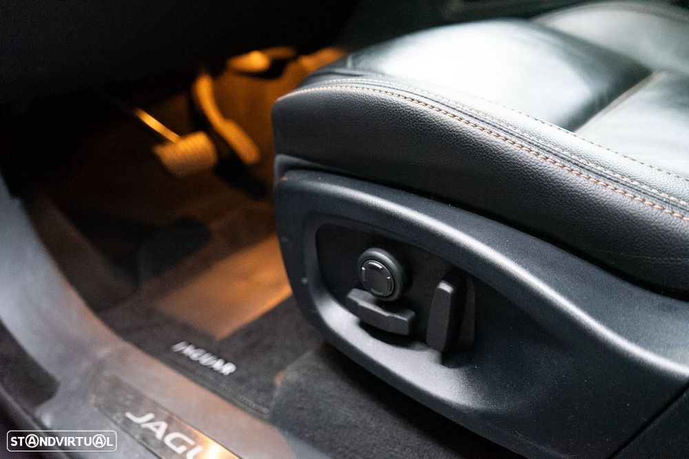 Jaguar F-Pace 20d AWD Aut. R-Sport - 24