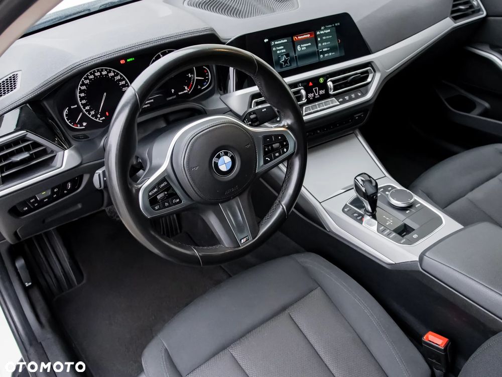 BMW Seria 3 318d M Sport - 17
