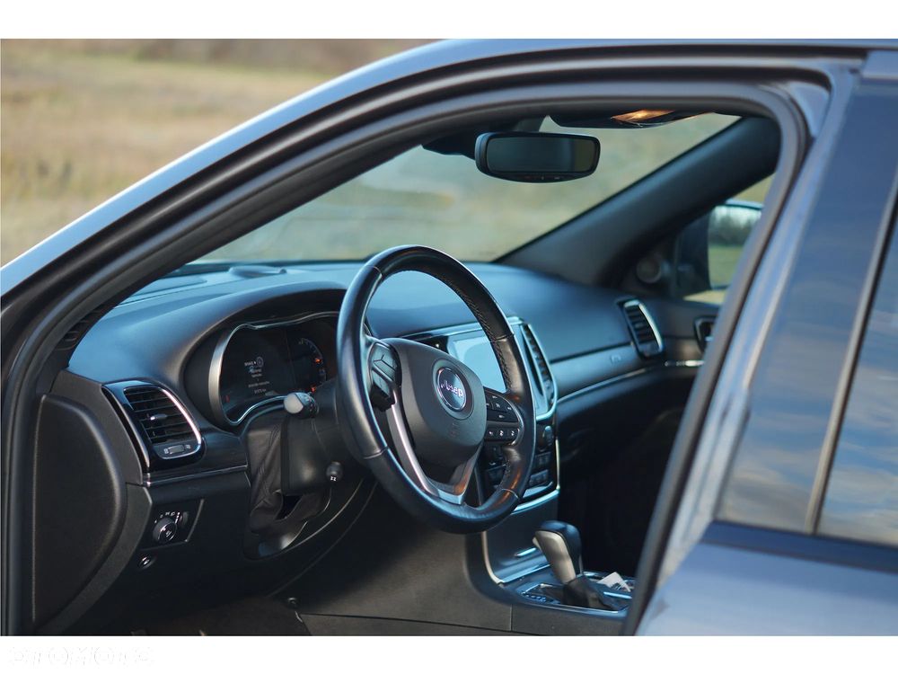 Jeep Grand Cherokee - 14