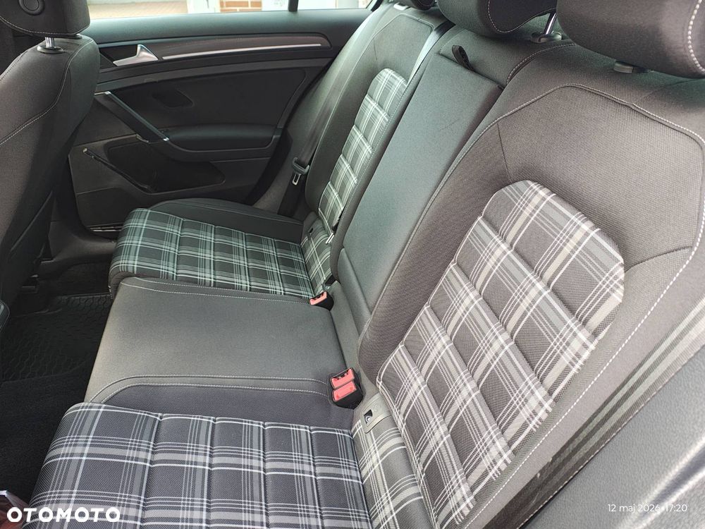 Volkswagen Golf - 8