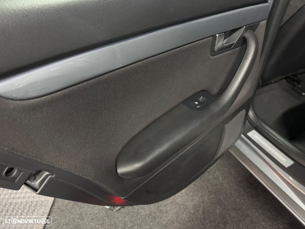 Audi A4 2.0 TDI exclusive - 9
