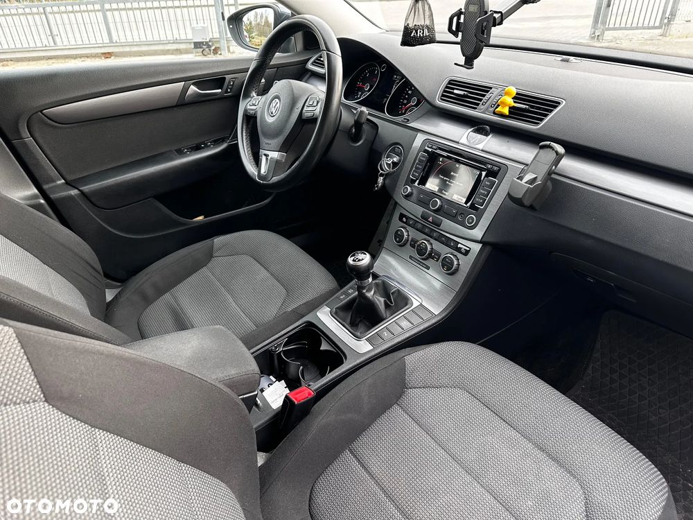 Volkswagen Passat 2.0 TDI DPF BlueMotion Technology Comfortline - 12