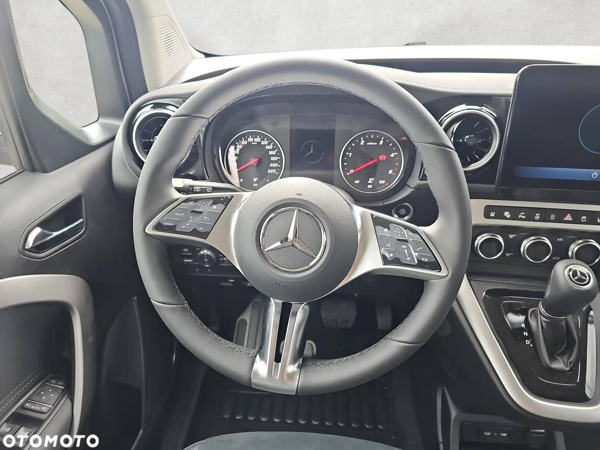 Mercedes-Benz Klasa T 180 d Progressive - 14