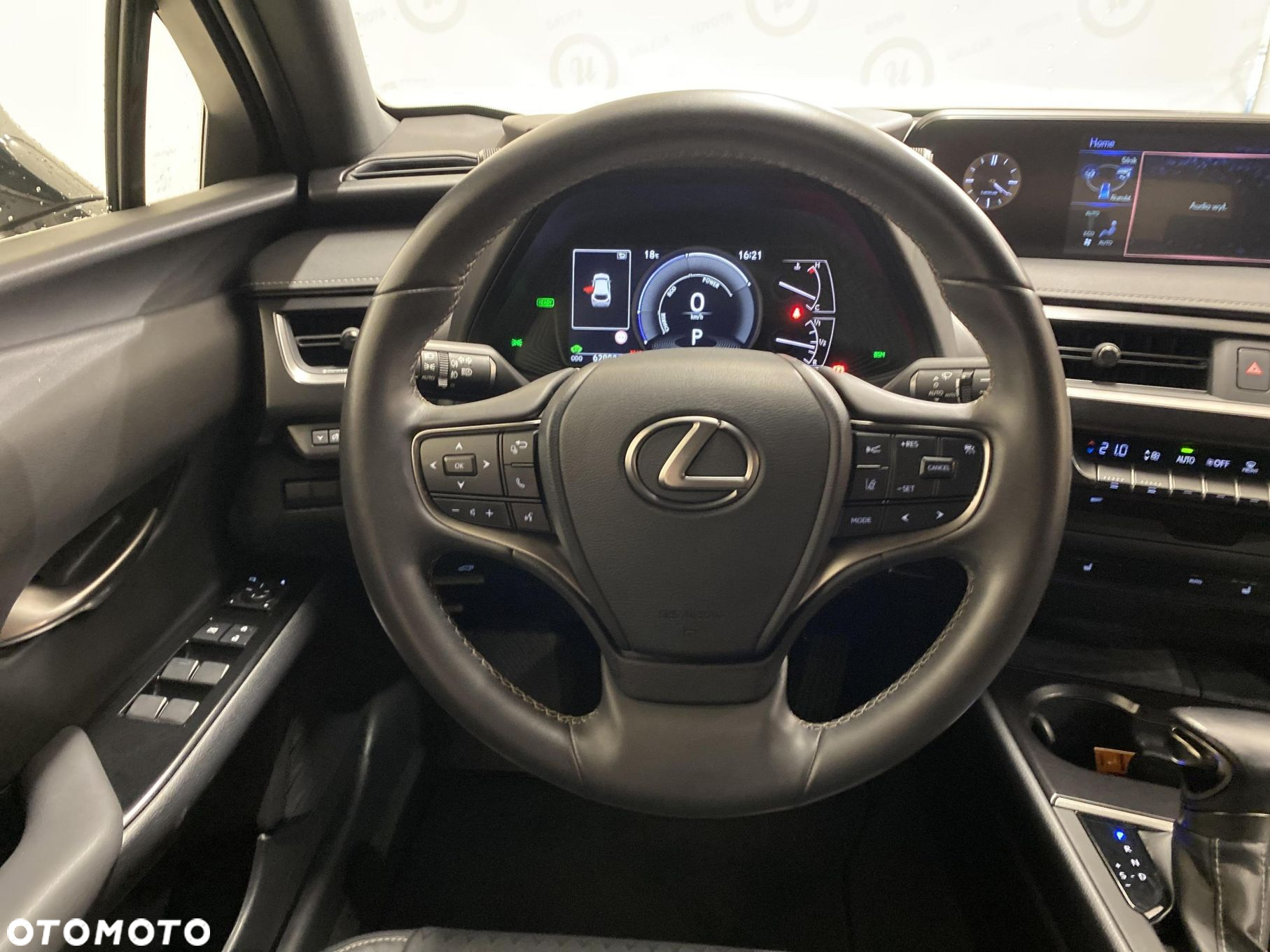 Lexus UX - 12