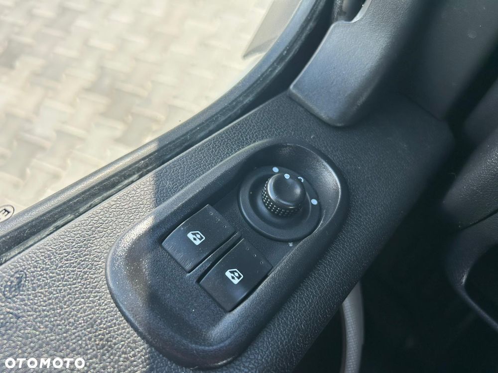 Renault Master 2.3 DCI 150KM Kontener 8 palet + winda 1000kg + drzwi boczne **Klima**Sprowadzony**2018R** - 15