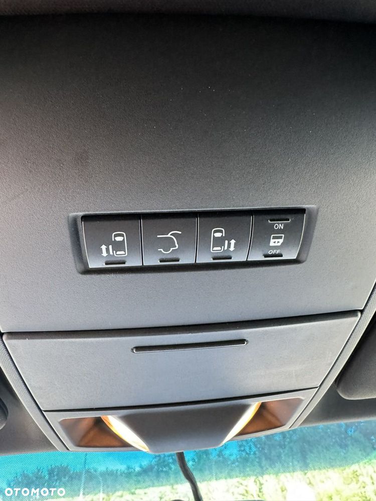 Dodge Grand Caravan - 30