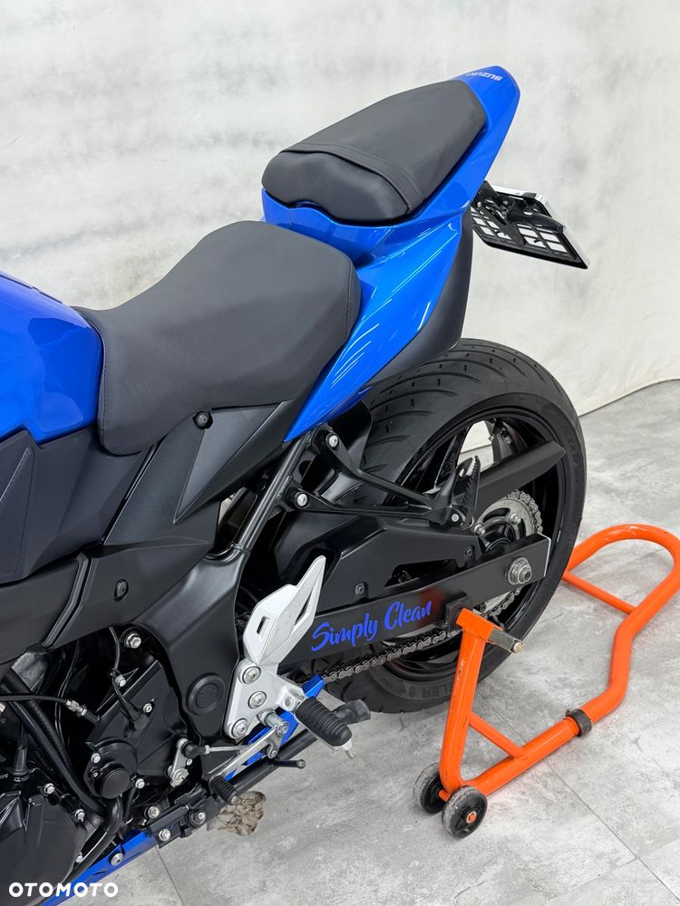 Suzuki GSR - 17