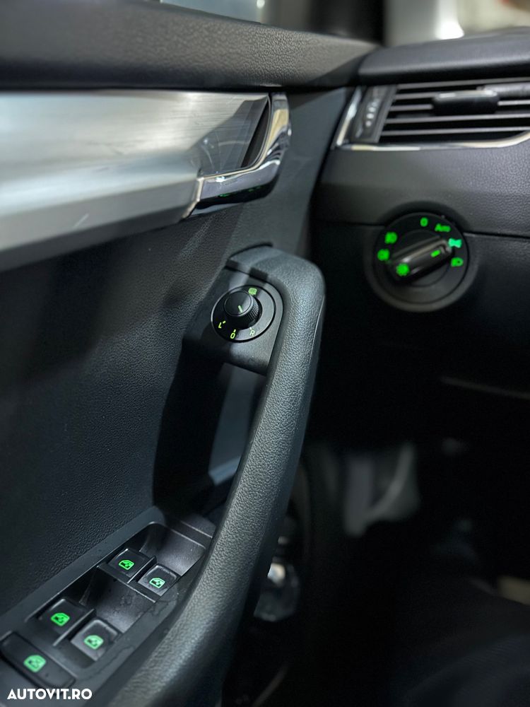 Skoda Octavia 1.6 TDI DSG Ambition - 24