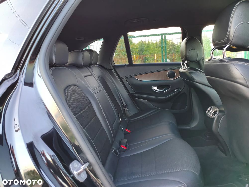 Mercedes-Benz GLC 250 d 4Matic 9G-TRONIC AMG Line - 25