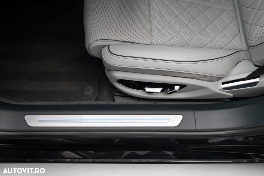 Audi A8 60 TFSI quattro Tiptronic MHEV - 39