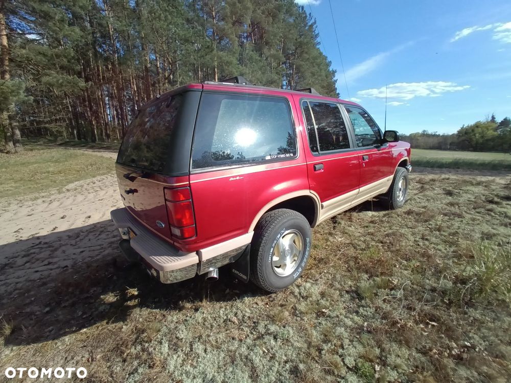 Ford Explorer Standard - 38