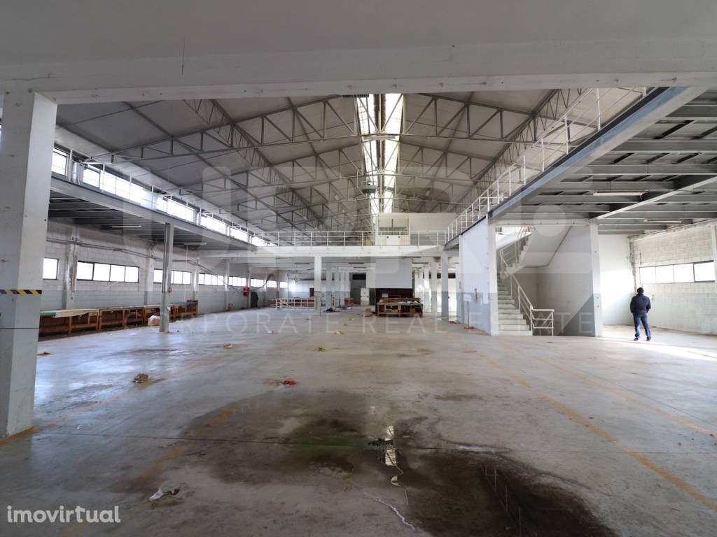 Armazém | VENDE | Olival (VN Gaia) - Grande imagem: 4/17