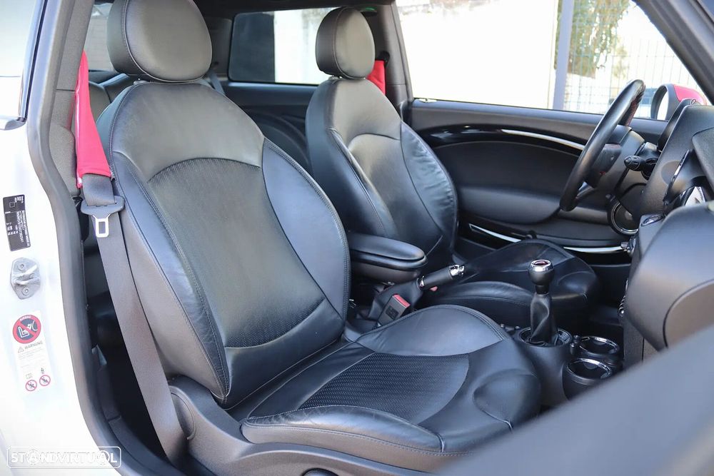MINI 3 Portas John Cooper Works - 24