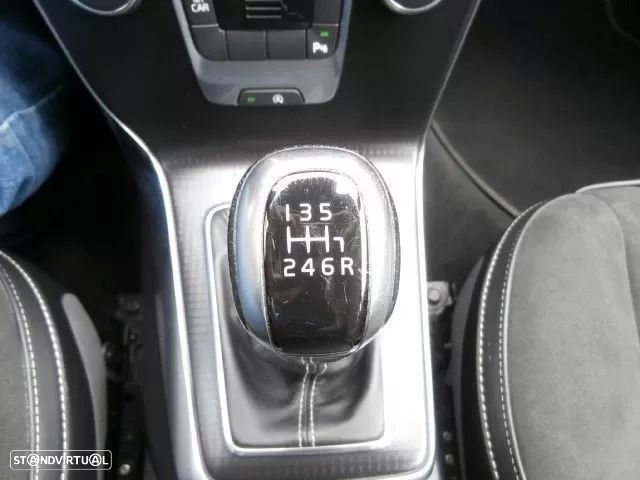 Volvo V40 2.0 D2 R-Design - 18