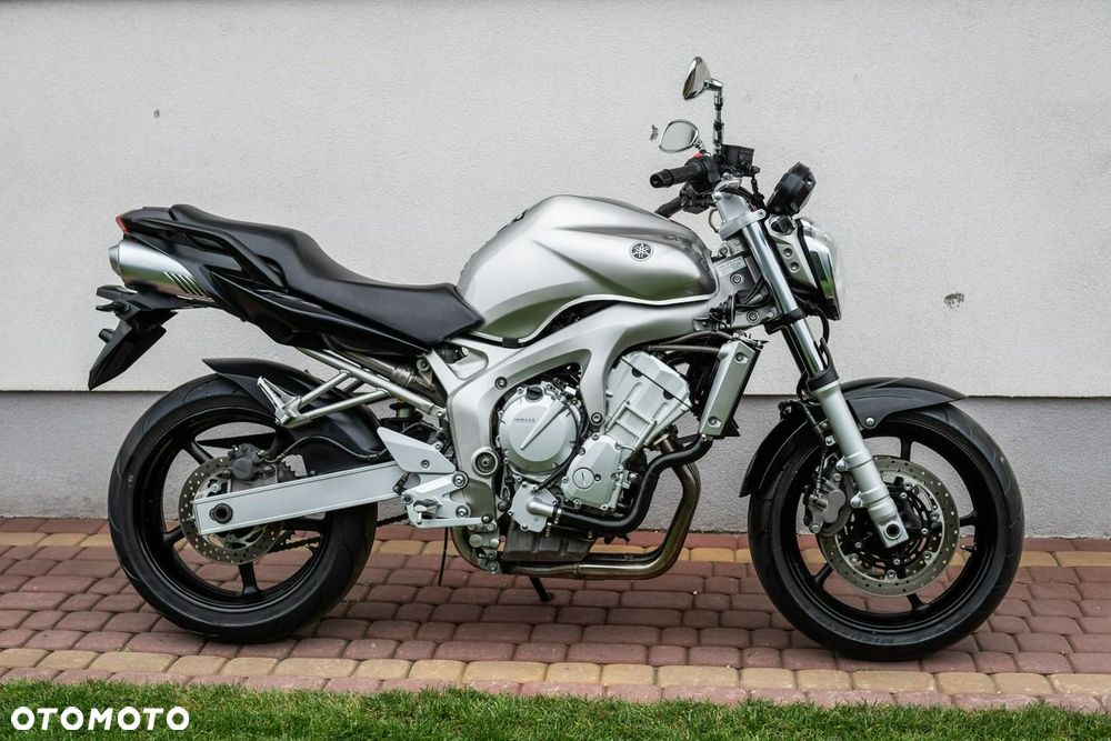 Yamaha FZ - 2