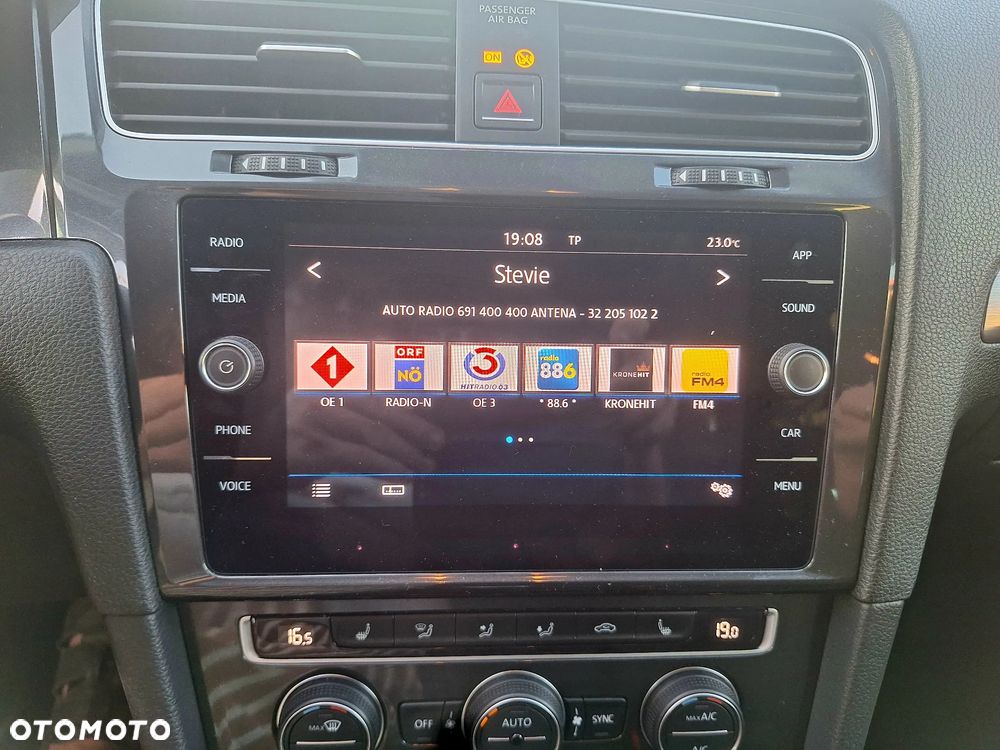 Volkswagen Golf - 36