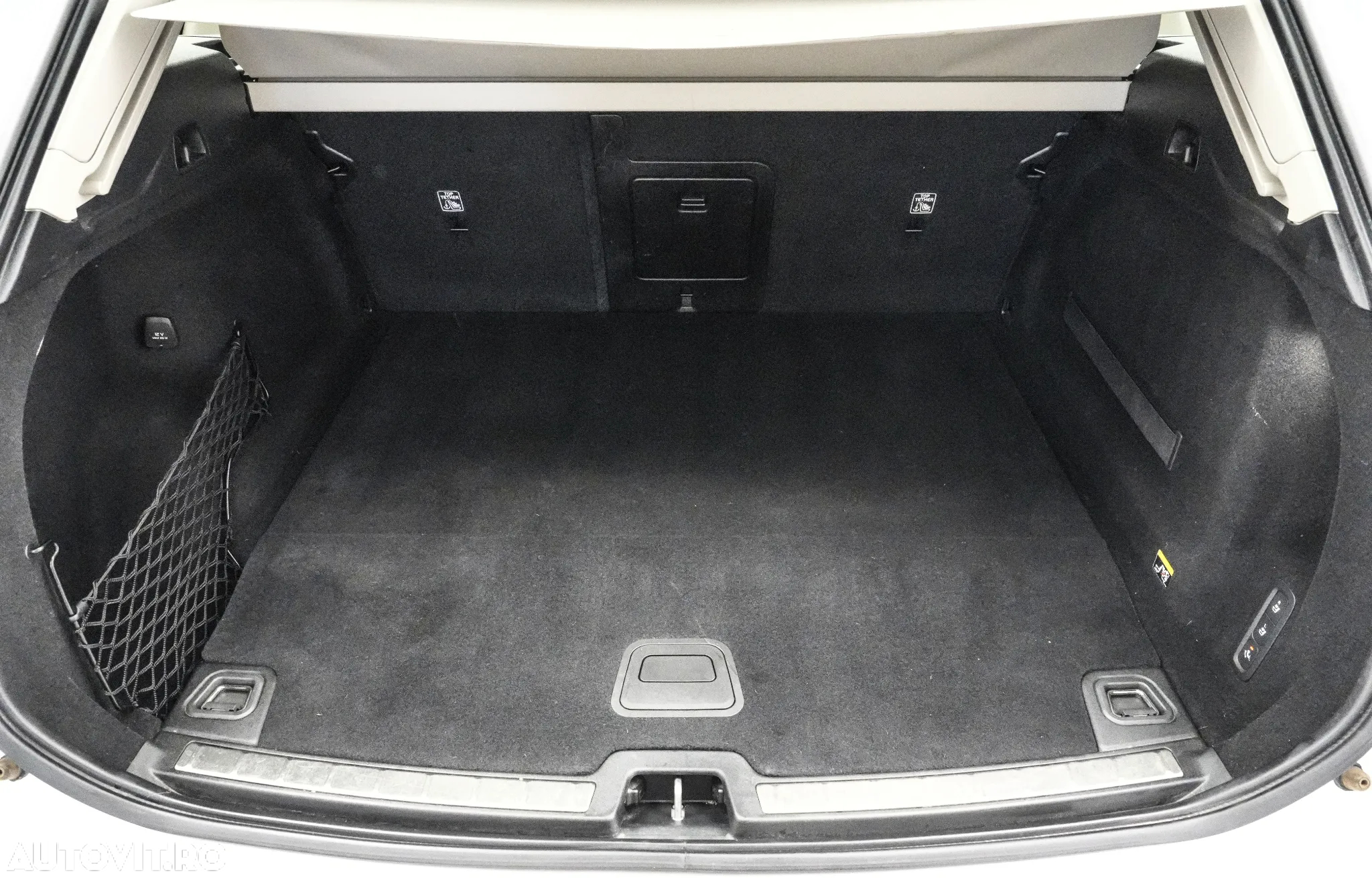 Volvo XC 60 T8 Twin Engine AWD Momentum Pro - 26