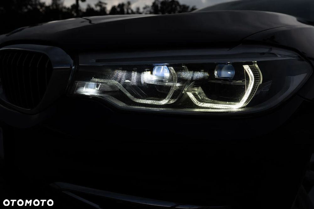 BMW Seria 5 530i xDrive Luxury Line - 7