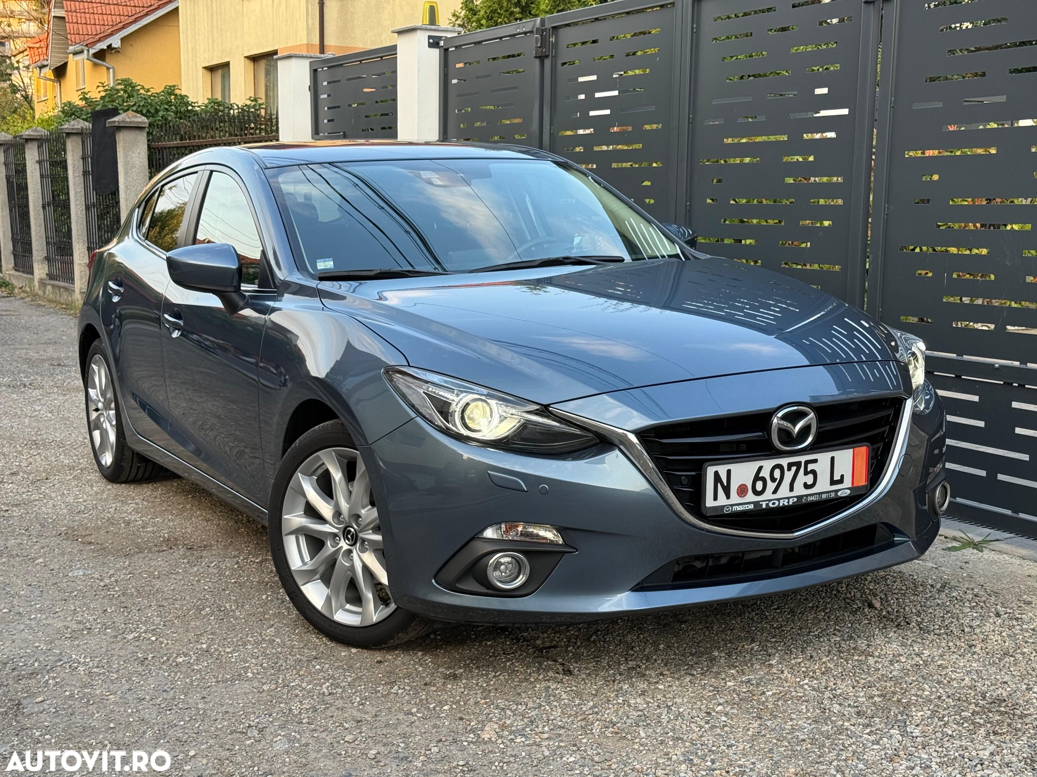 Mazda 3 SKYACTIV-G 120 Exclusive-Line - 2