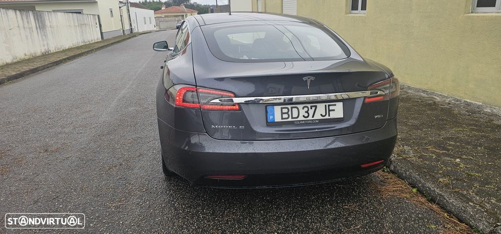 Tesla Model S - 6